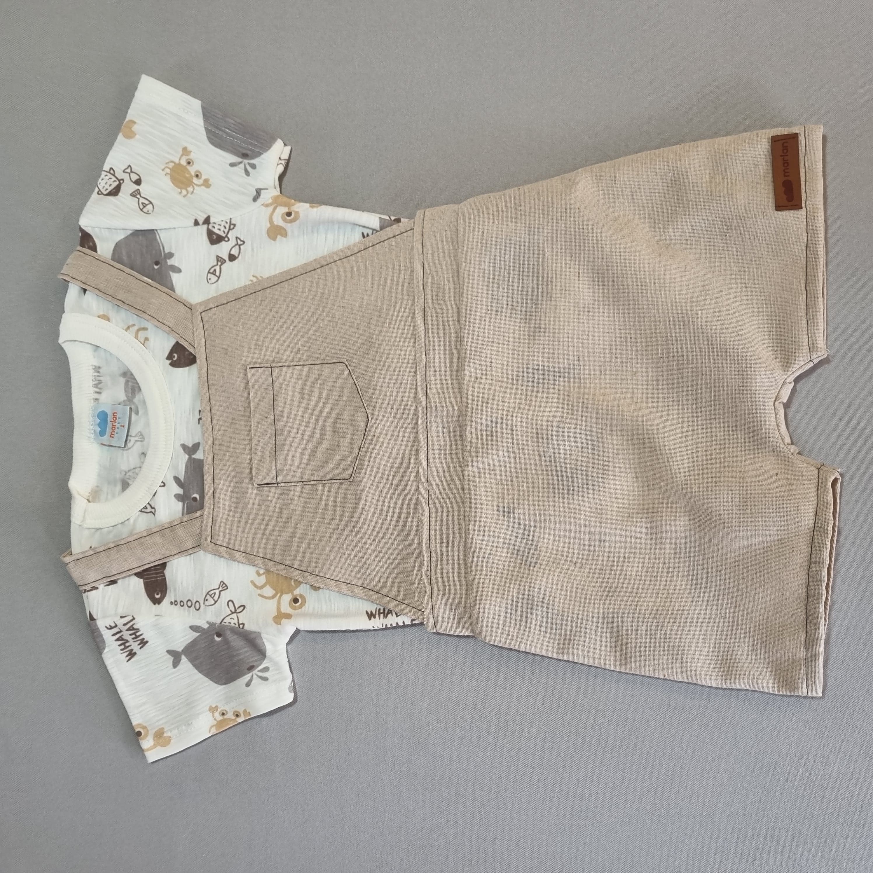 Jardineira Marinha + Camiseta (com ajuste)