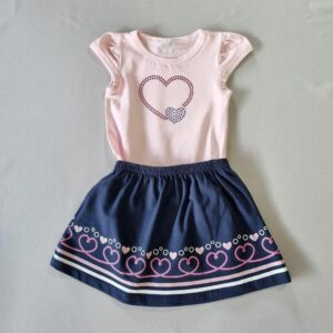 Conjunto Body Rosa + Saia Azul com Corações