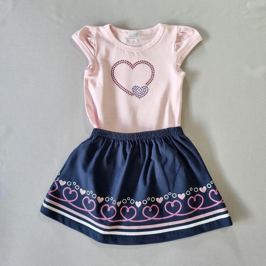 Conjunto Body Rosa + Saia Azul com Corações