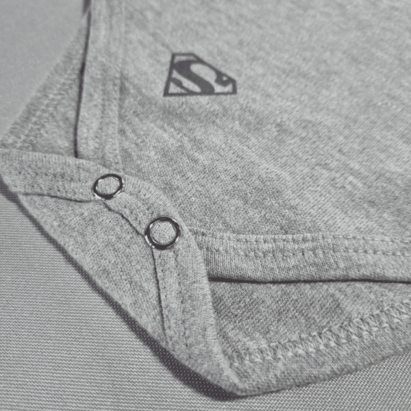 Body Superman Cinza | Encantos Únicos - Image 3